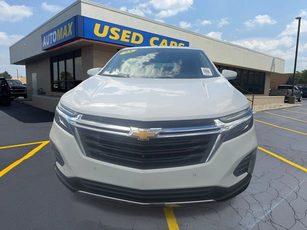 Used 2023 Summit White Chevrolet LT image 3