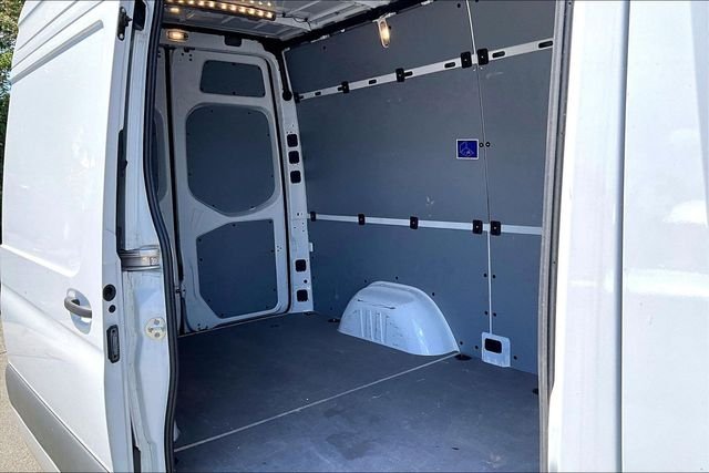 Used 2025  Mercedes-Benz Cargo 144 WB image 20