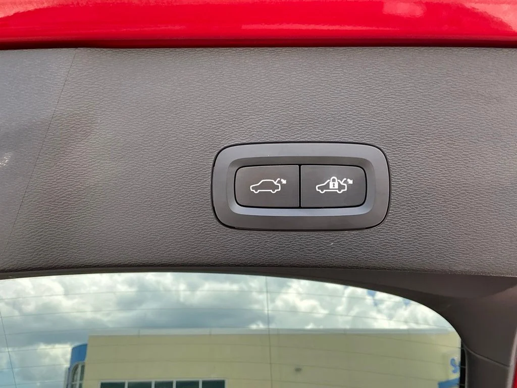 Used 2023 Red Volvo Ultimate image 31
