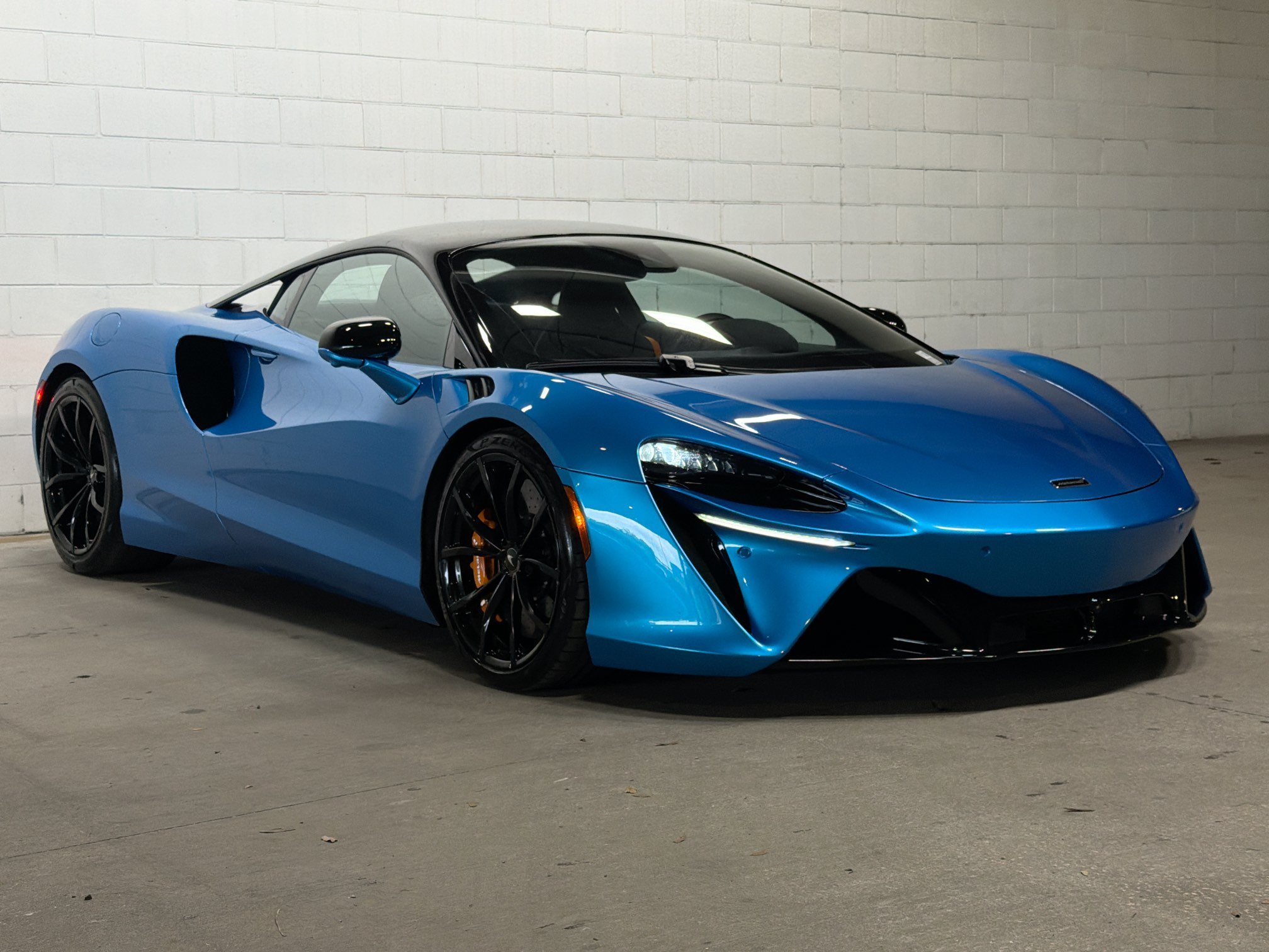Used 2023 Ludus Blue McLaren Performance image 6