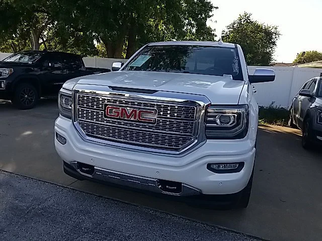 Used 2018 WHITE FROST TRICOAT GMC Denali image 12