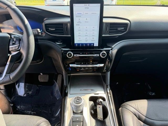 Used 2023 White Metallic Ford ST image 17