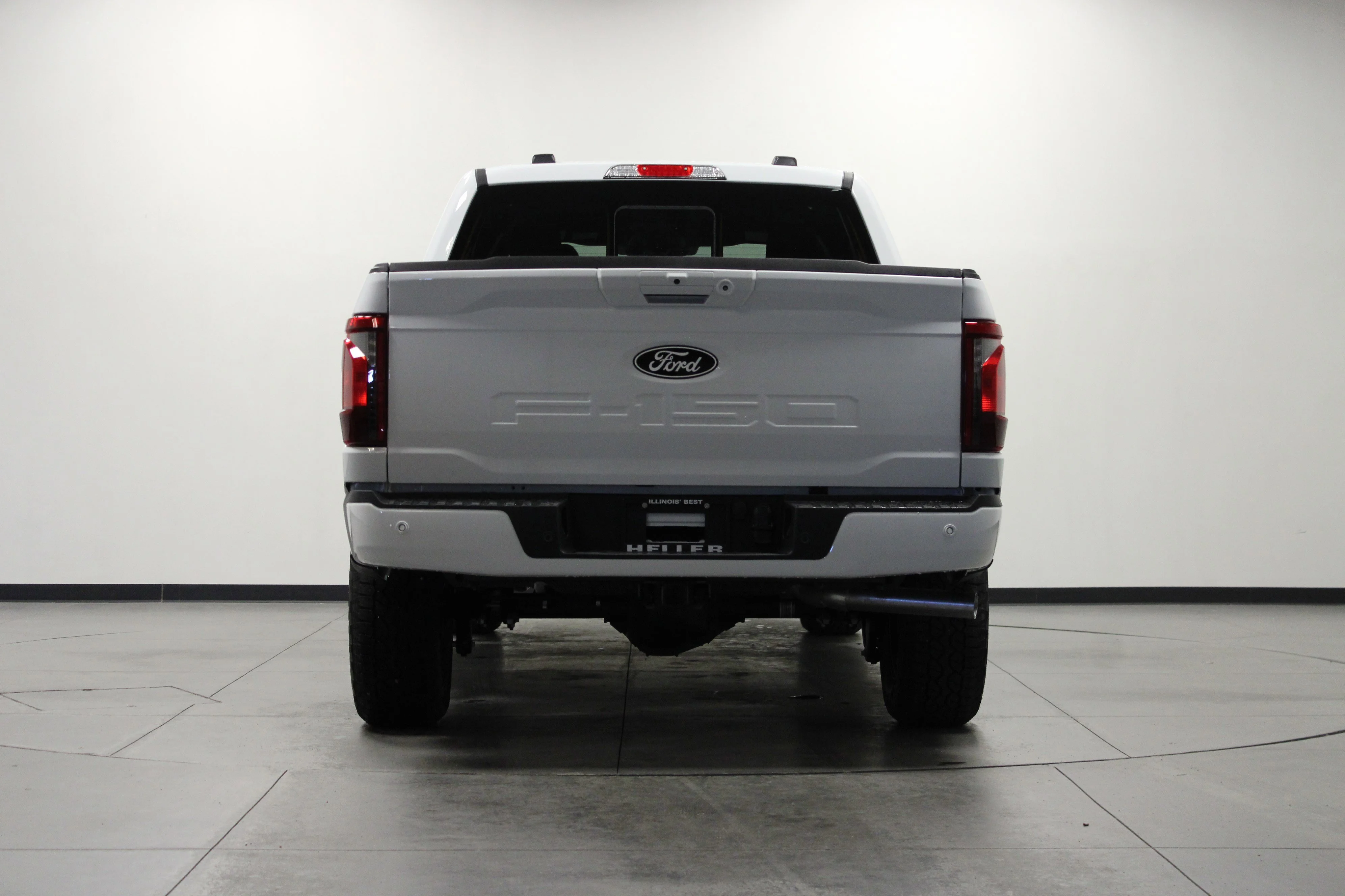 New 2026 Oxford White Ford XLT image 5