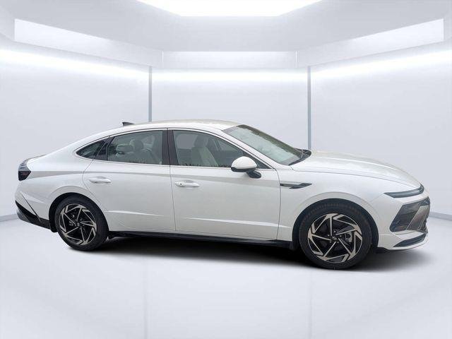 New 2026 White Hyundai SEL Sport image 2