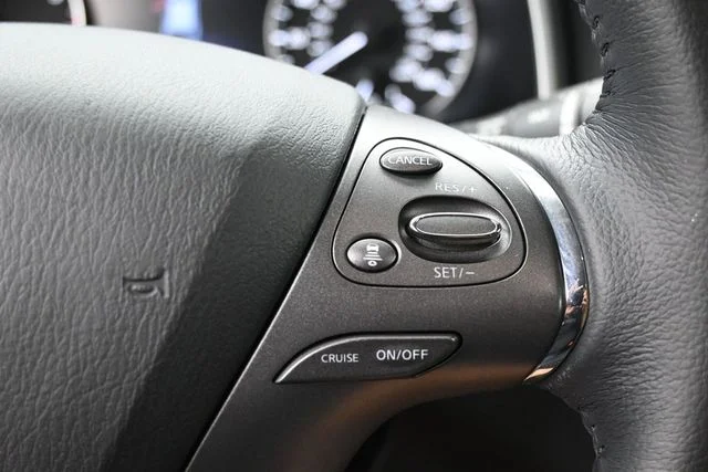 Used 2023 White Nissan SV image 18