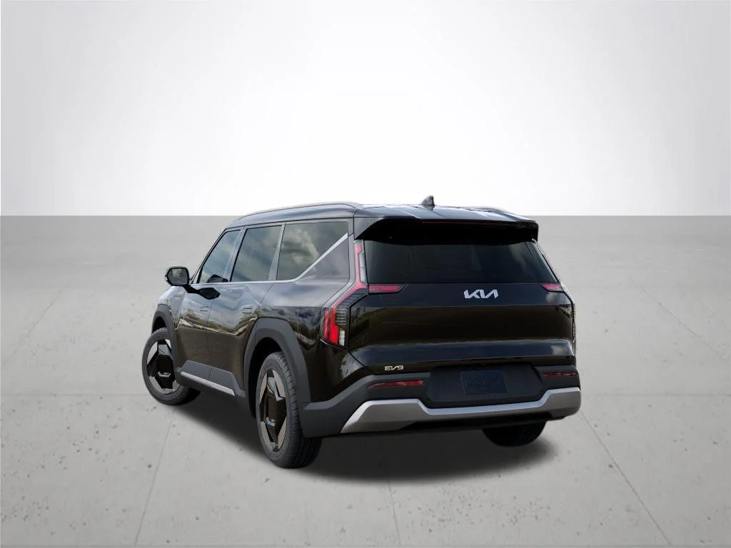 New 2026 Ebony Black Kia Wind AWD image 4