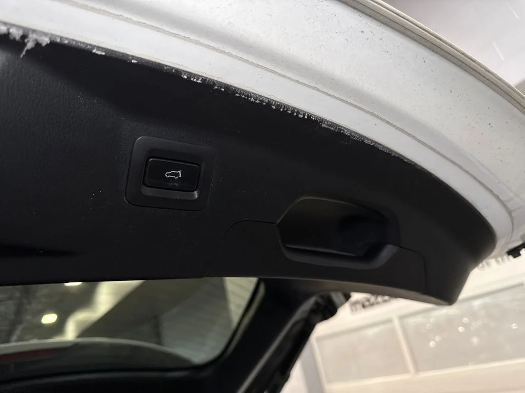 Used 2018 White Mazda Touring image 15