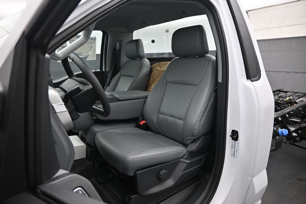 New 2026 Oxford White Ford XL image 8