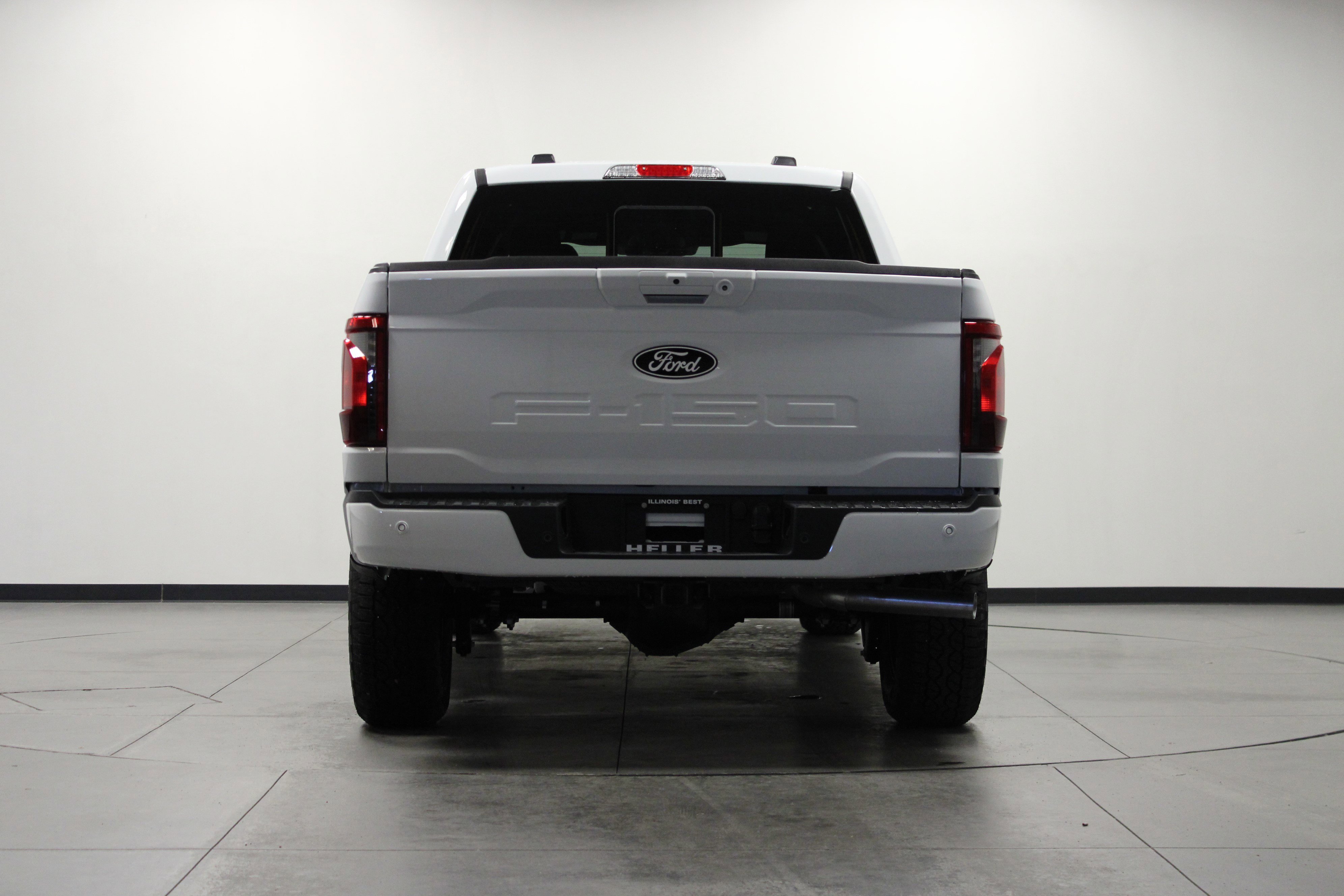 New 2026 Oxford White Ford XLT image 5