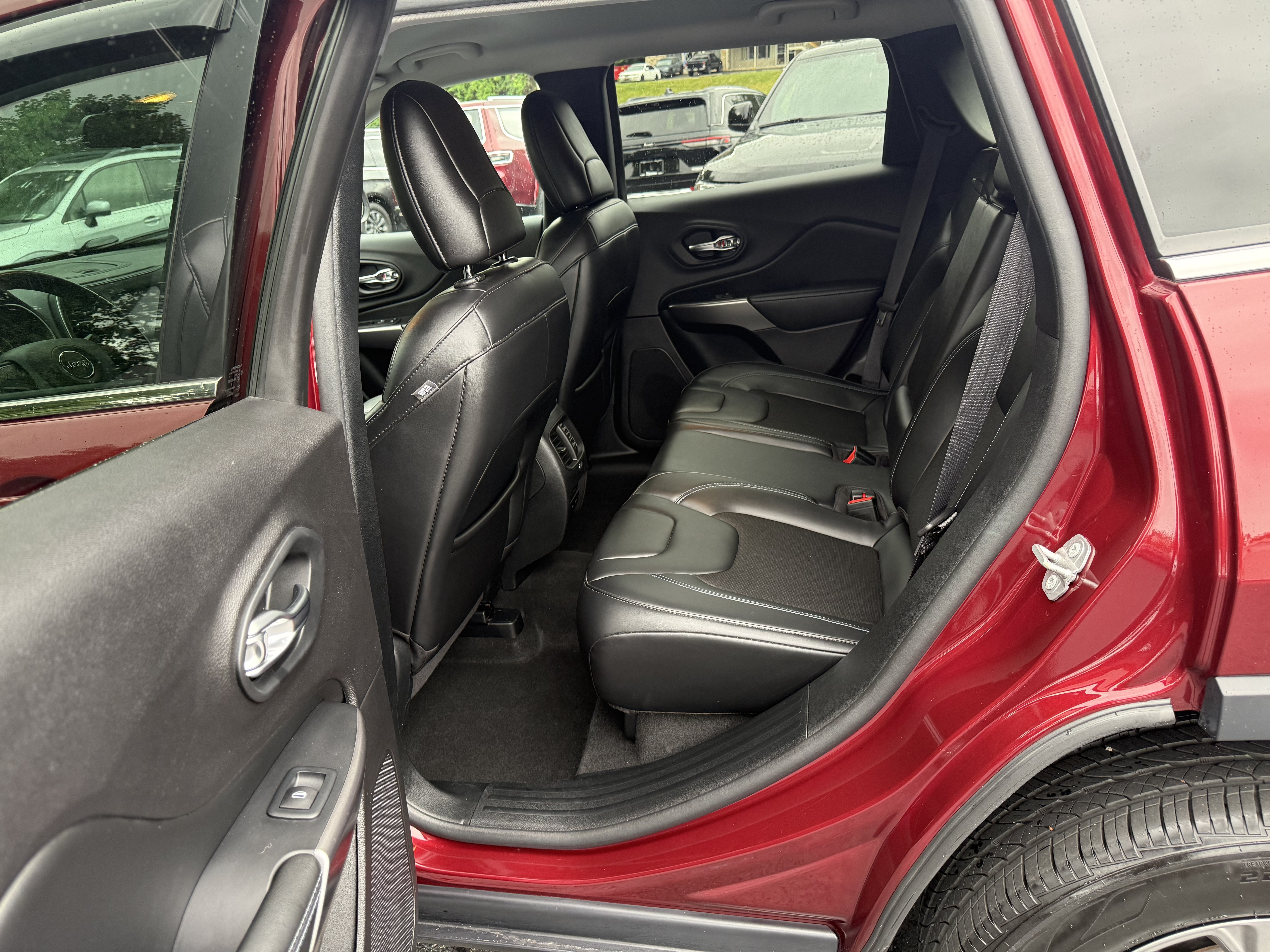 Certified Used 2020 Velvet Red Pearlcoat Jeep Latitude Plus image 16