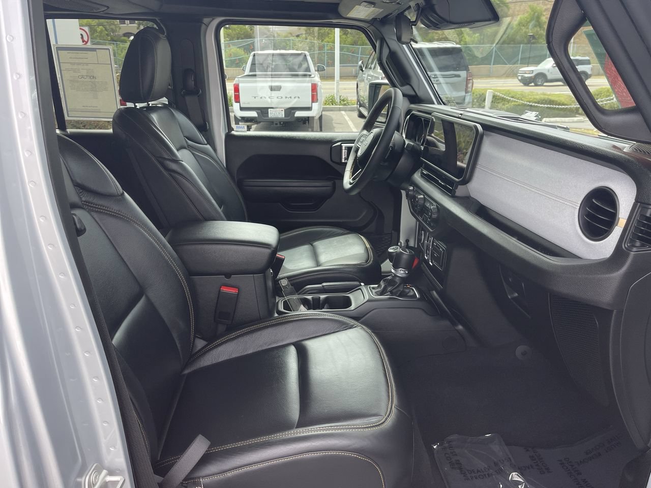 Used 2024 Silver Zynith Clearcoat Jeep Sport S image 16