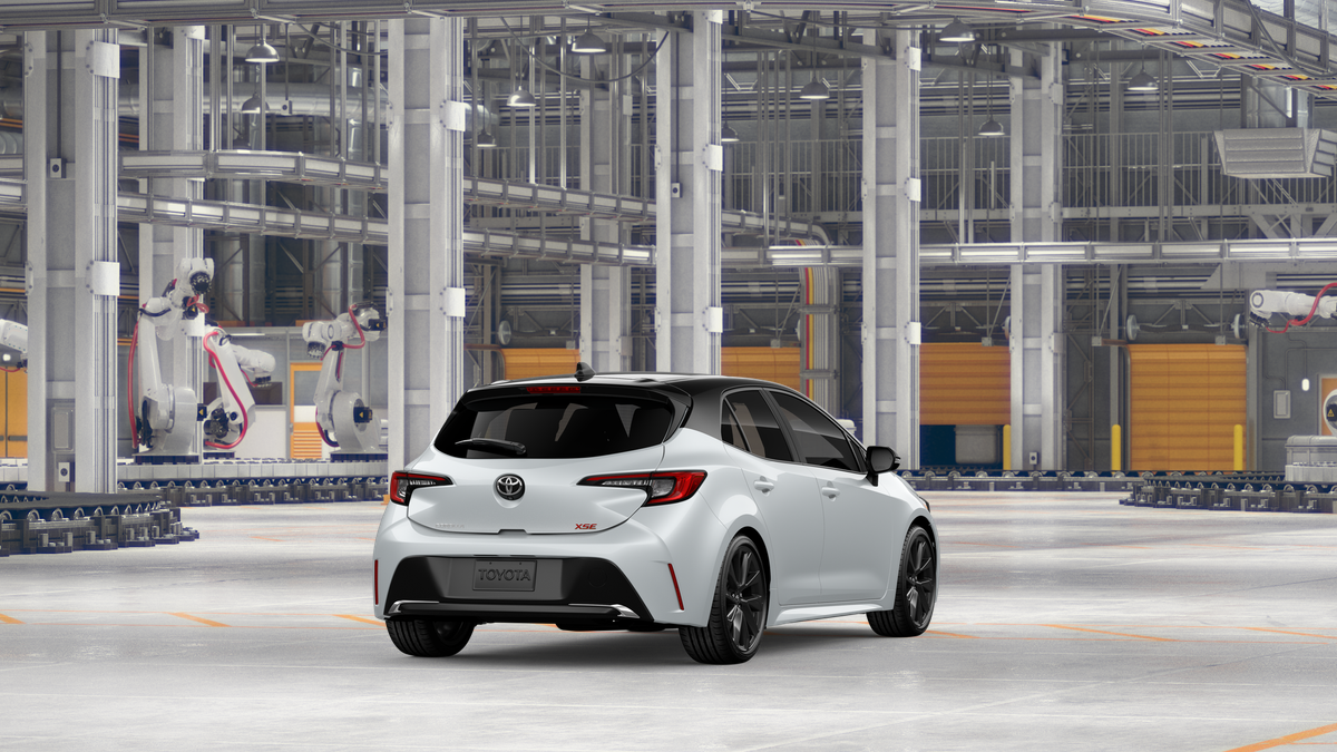 New 2027 Wind Chill Pearl with Black roof Toyota XSE image 9