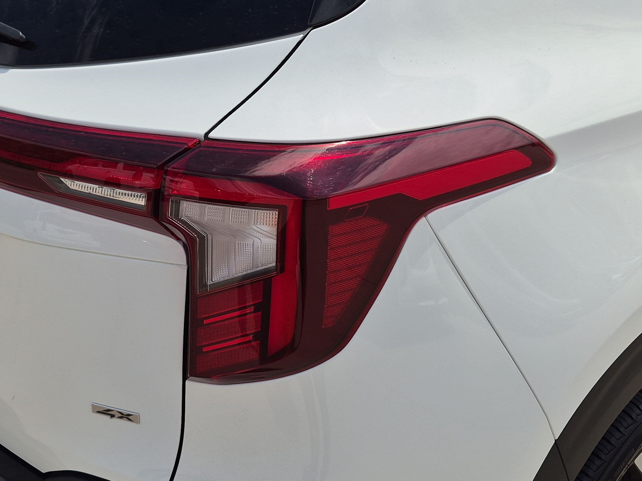 Used 2024 Clear White/Black Roof Kia SX image 11