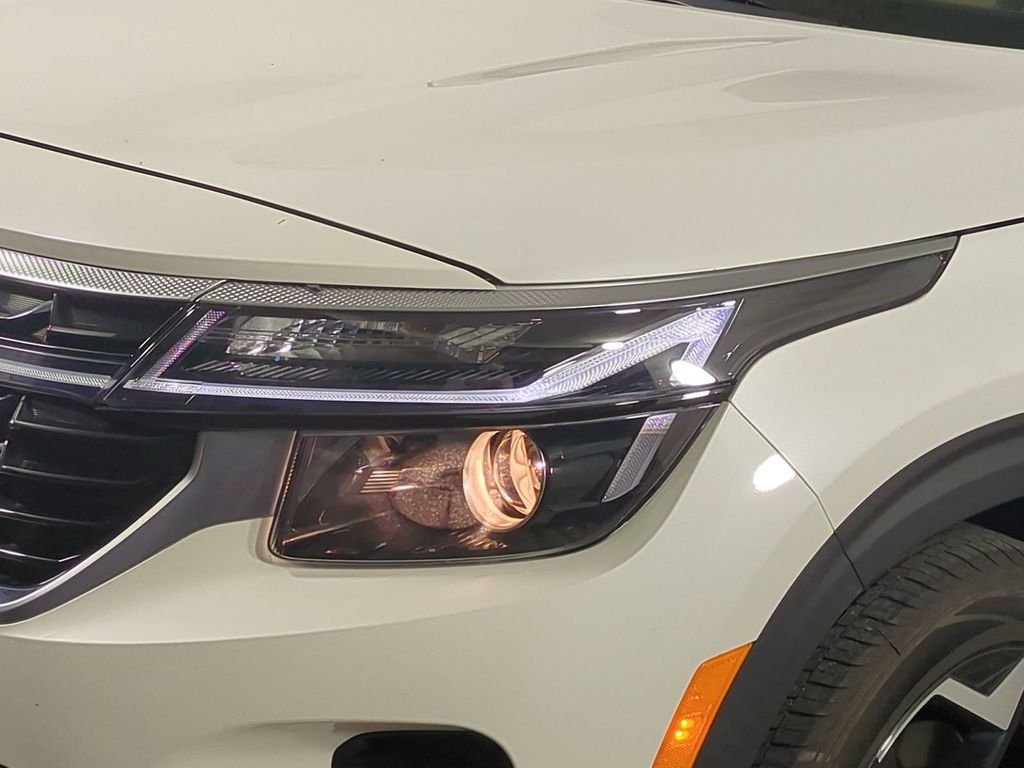 Used 2024 White Kia EX image 10
