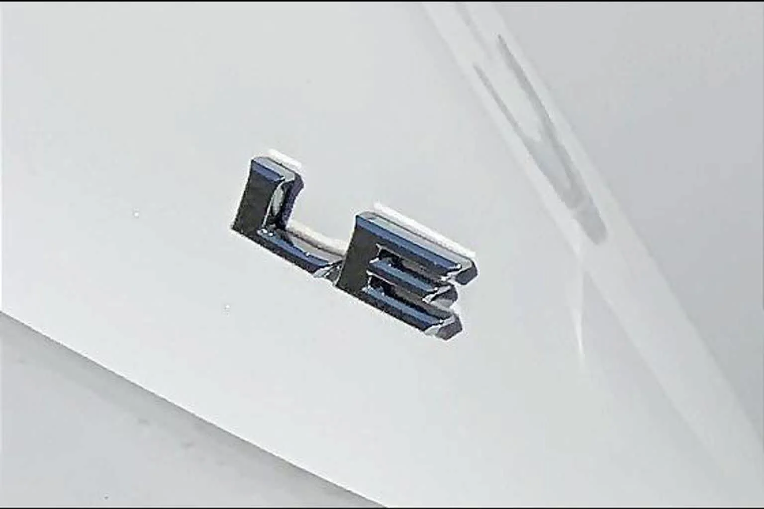Used 2025 Ice Cap Toyota LE image 30