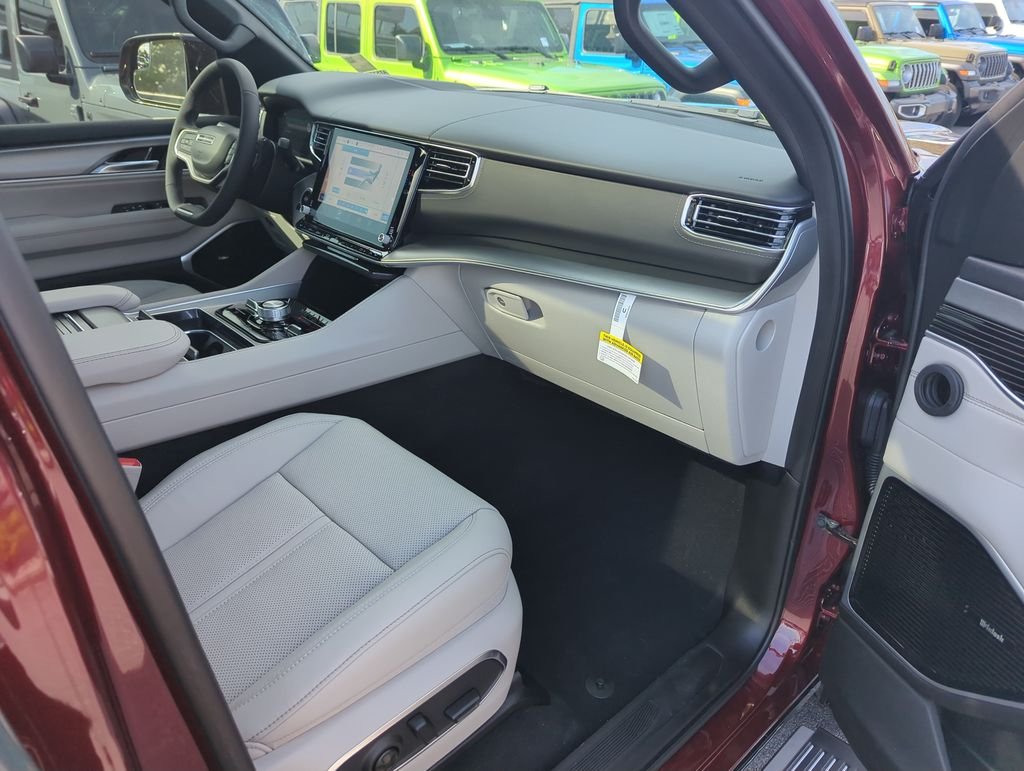 New 2026 Velvet Red Pearl-Coat Exterior Paint Jeep Limited Reserve image 39
