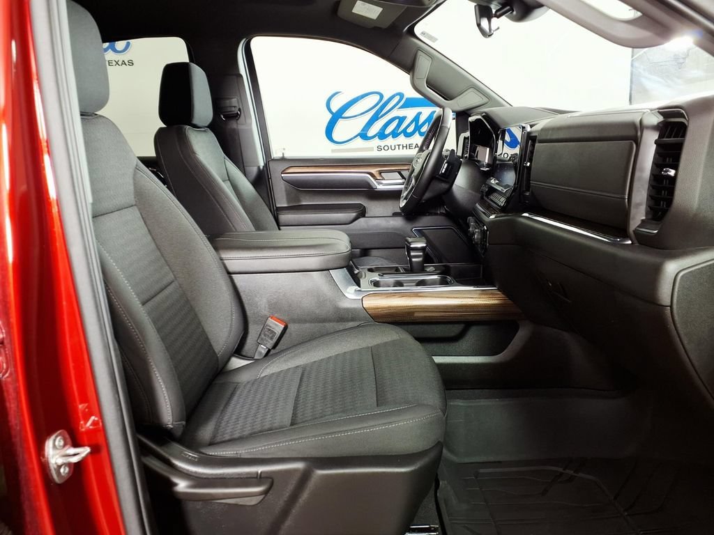 Used 2023 RADIANT RED TINTCOAT Chevrolet LT image 11