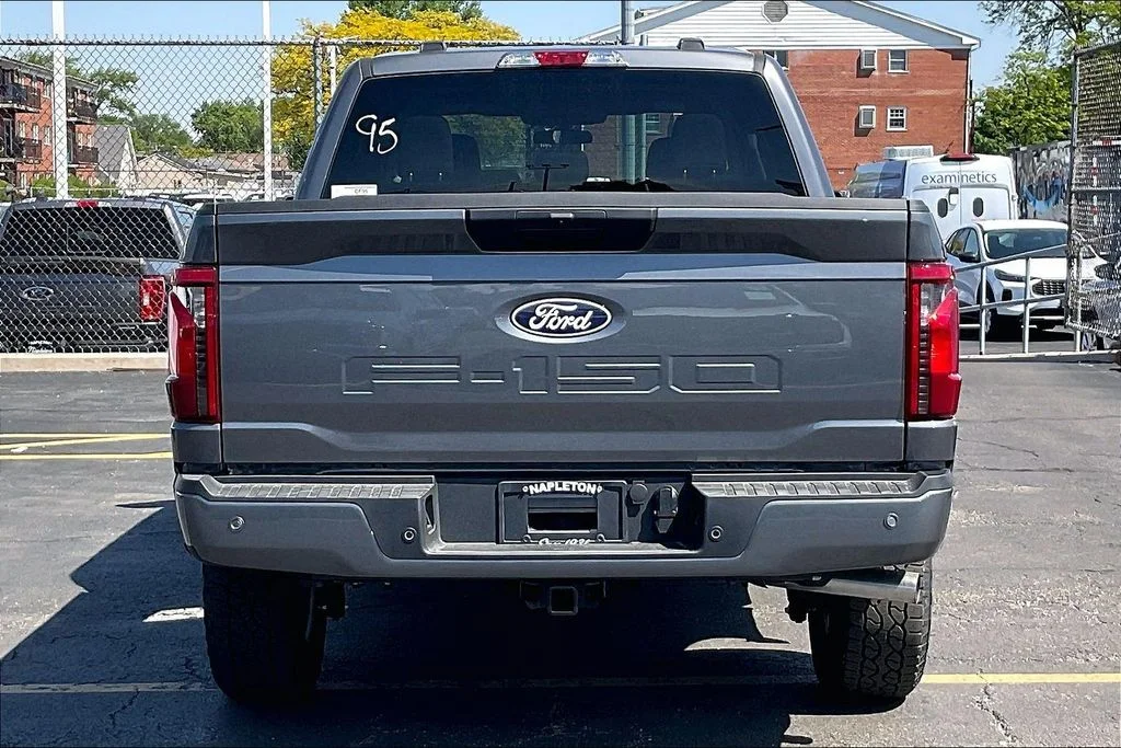 New 2026 Carbonized Gray Metallic Ford XLT image 3