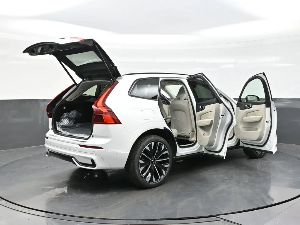 New 2026 Crystal White Volvo T8 Ultra image 41