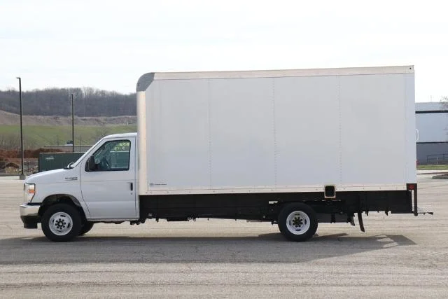 New 2027 Oxford White Ford E-450 DRW image 38