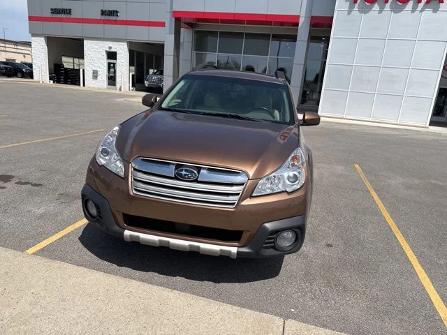 Used 2013 Tan Subaru 2.5i image 2