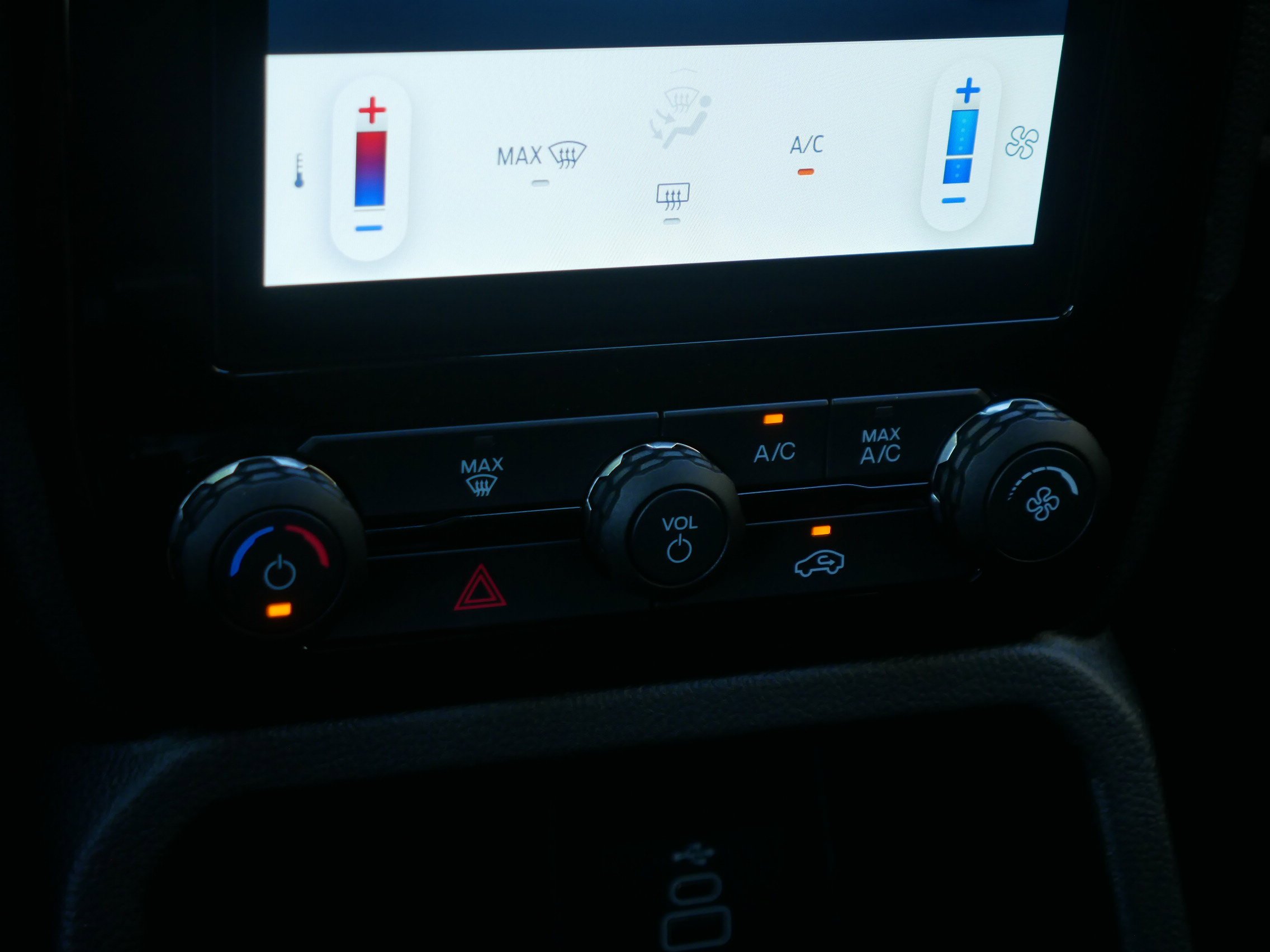New 2025 Oxford White Ford XLT image 14