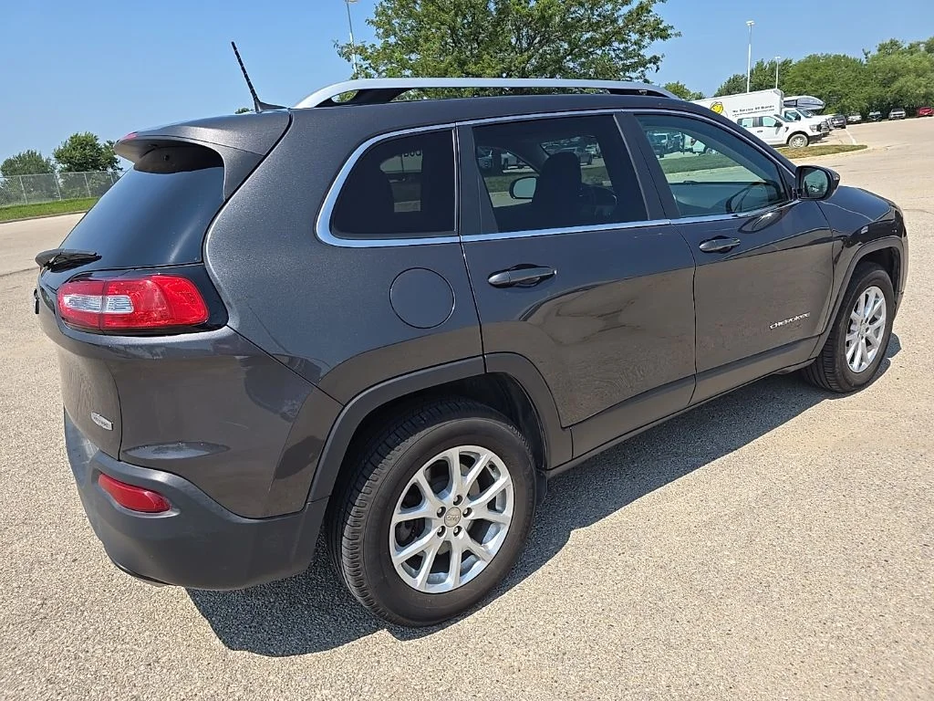 Used 2016 Gray Jeep Latitude image 7