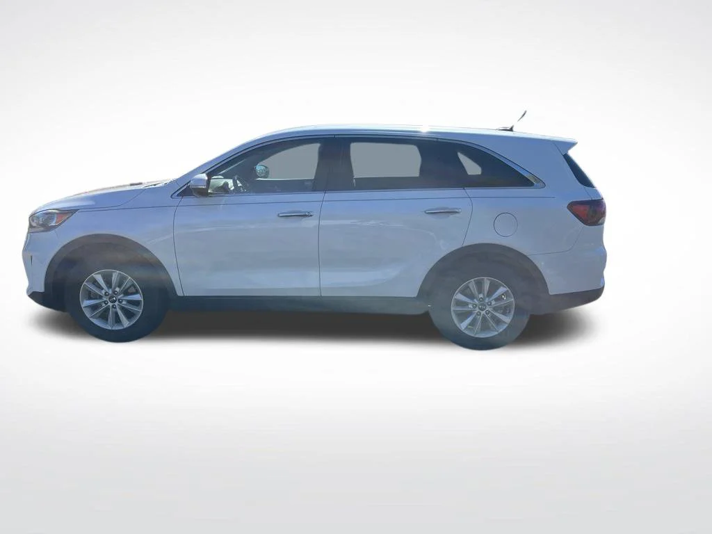 Used 2019 Snow White Pearl Kia LX image 5
