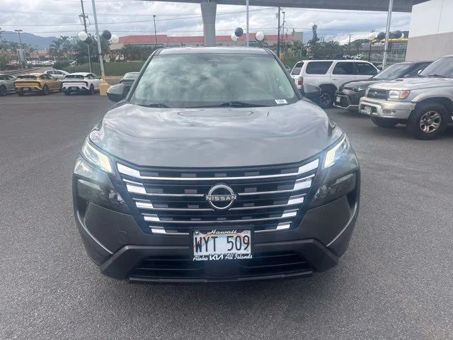 Used 2024 Gray Nissan SV image 8
