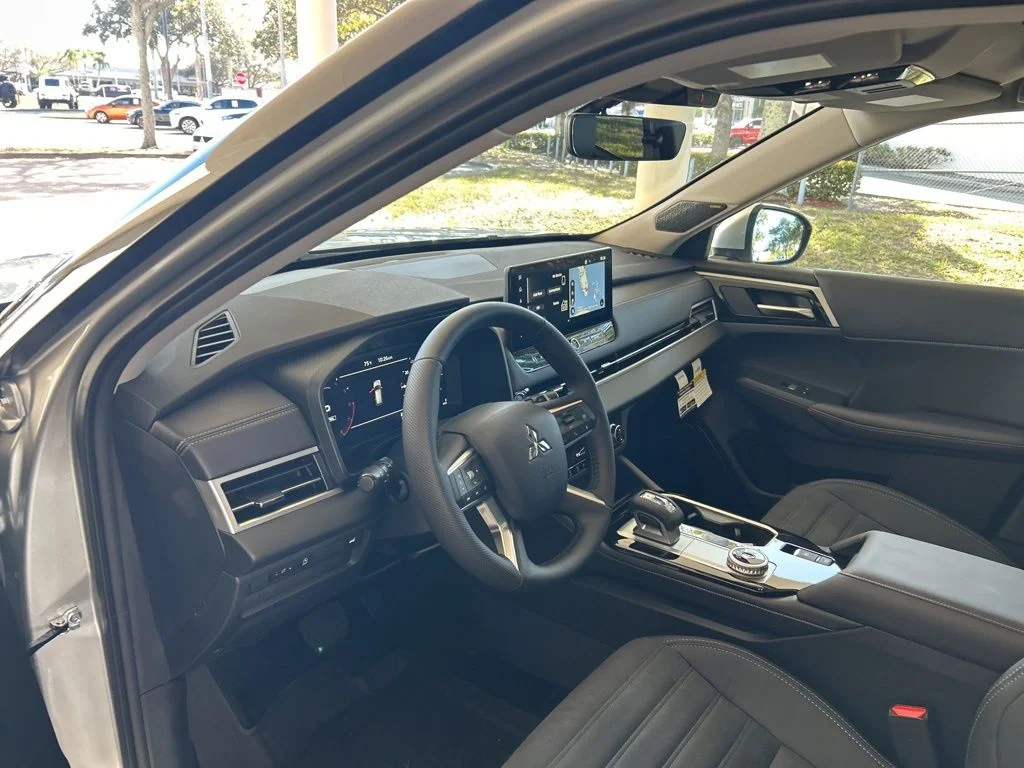 New 2026 Silver Mitsubishi SE 1.5T 2WD image 6