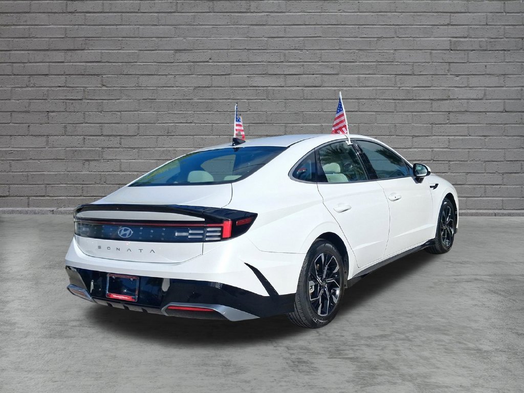 Used 2024 White Hyundai SEL image 10