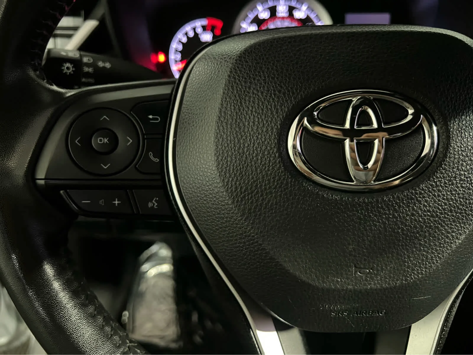Used 2022 Classic Silver Metallic Toyota SE image 17