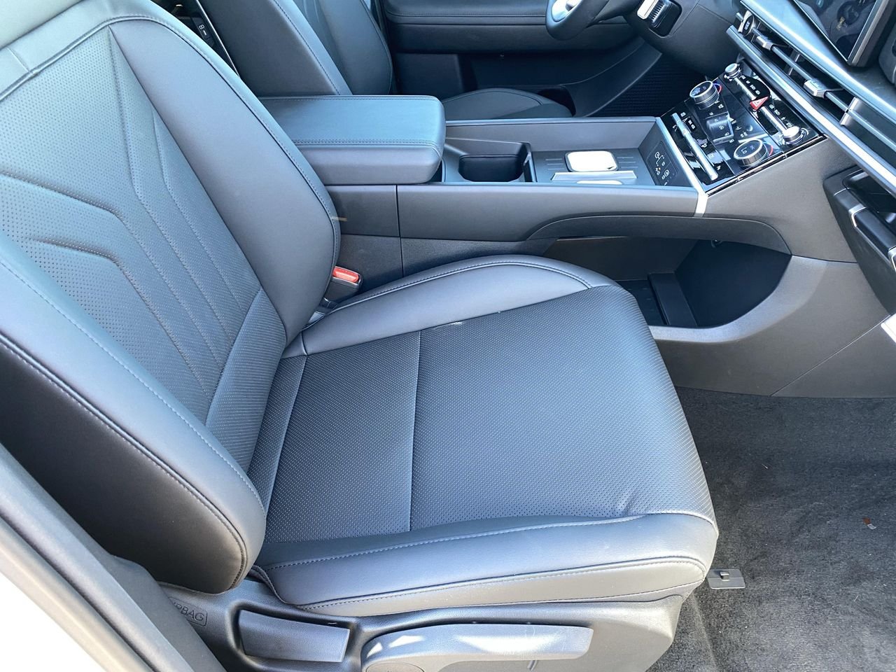 New 2026 Shimmering Silver Hyundai SEL image 11