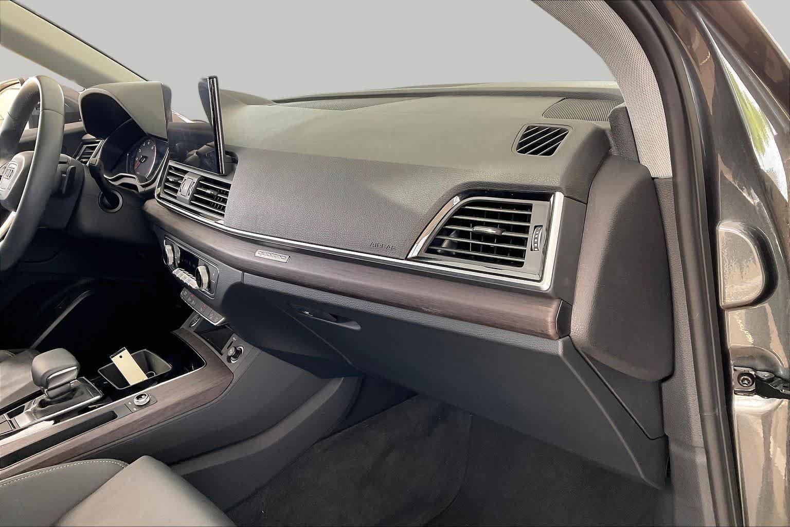 Used 2024 Daytona Gray Pearl Effect Audi S line Premium image 18