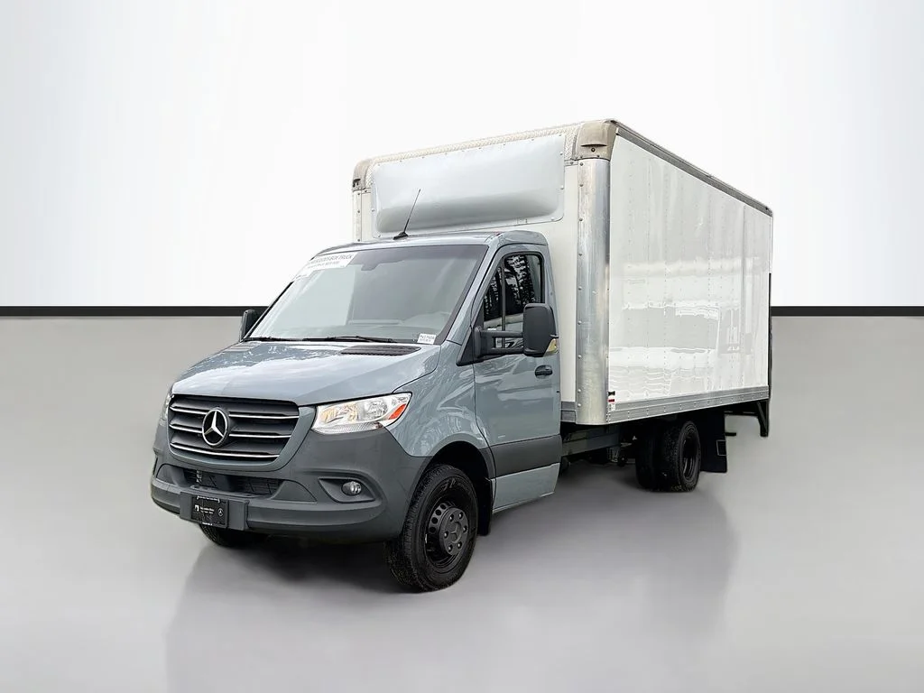 Used 2024 Blue Mercedes-Benz BOX TRUCK image 7