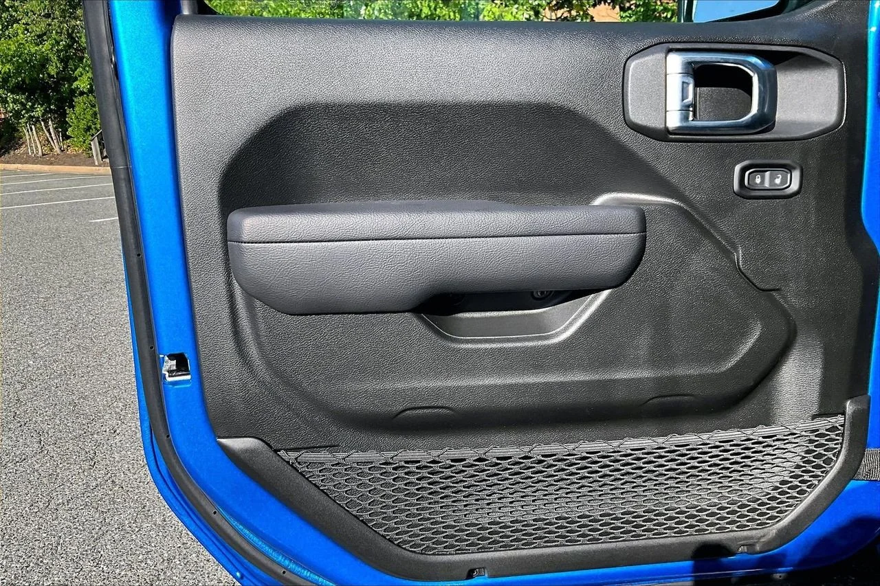 New 2026 Hydro Blue Pearl-Coat Exterior Paint Jeep Sport image 24