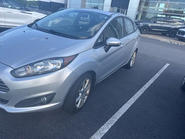 Used 2015 Gray Ford SE image 8