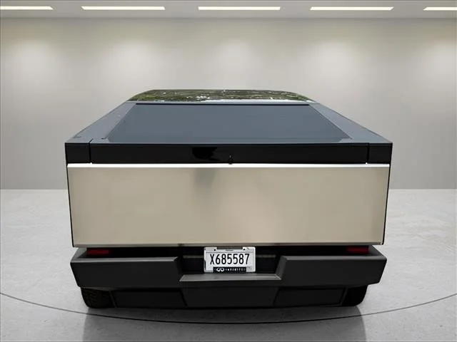 Used 2024  Tesla Base image 6