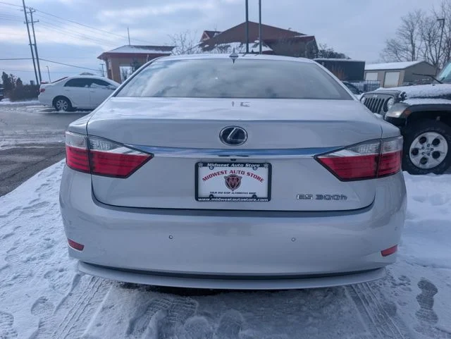 Used 2013 Silver Lexus 300h image 5