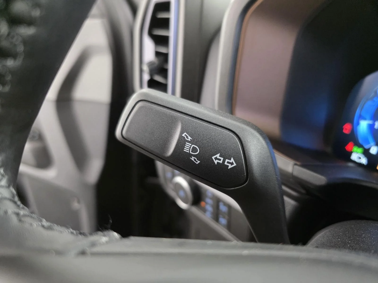 Used 2025 Carbonized Gray Metallic Ford Outer Banks image 31
