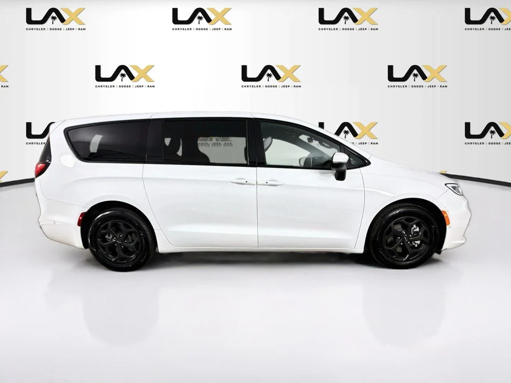 Used 2023 White Chrysler Touring L image 8