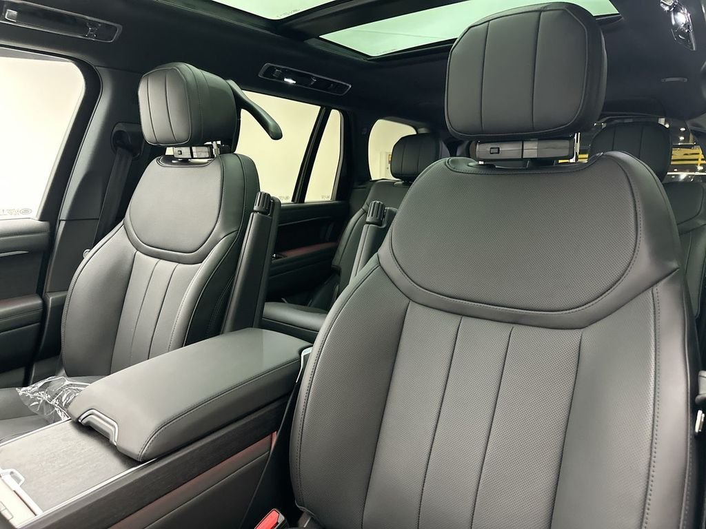New 2026 Santorini Black Land Rover SE image 18
