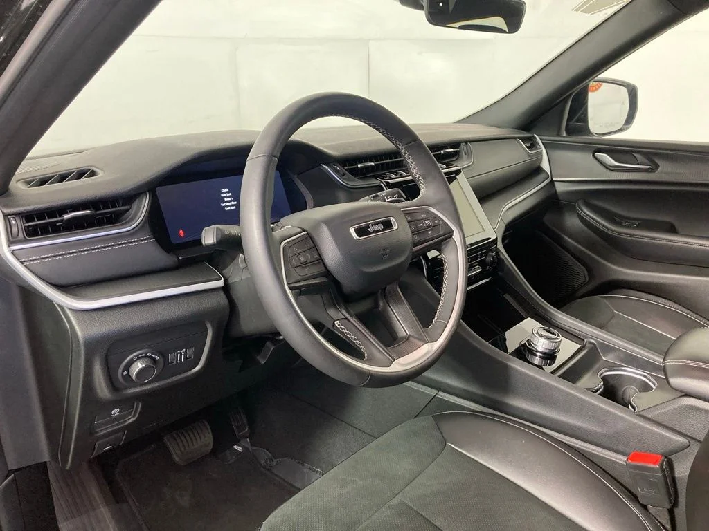 Used 2025 Black Jeep Altitude image 16