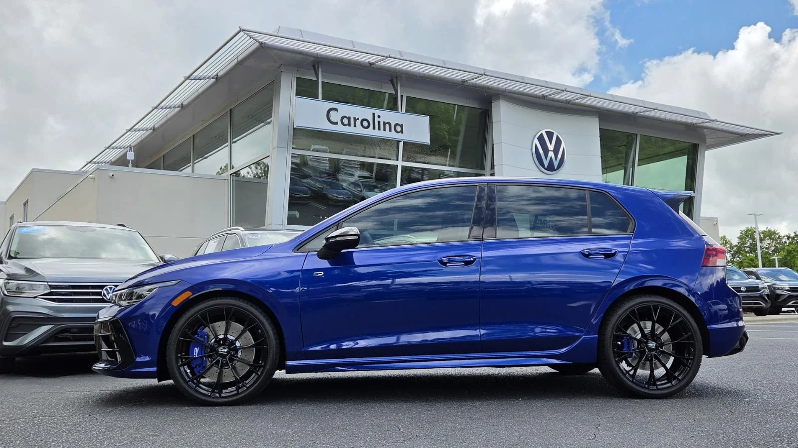New 2026 Lapiz Blue Metallic Volkswagen  image 2