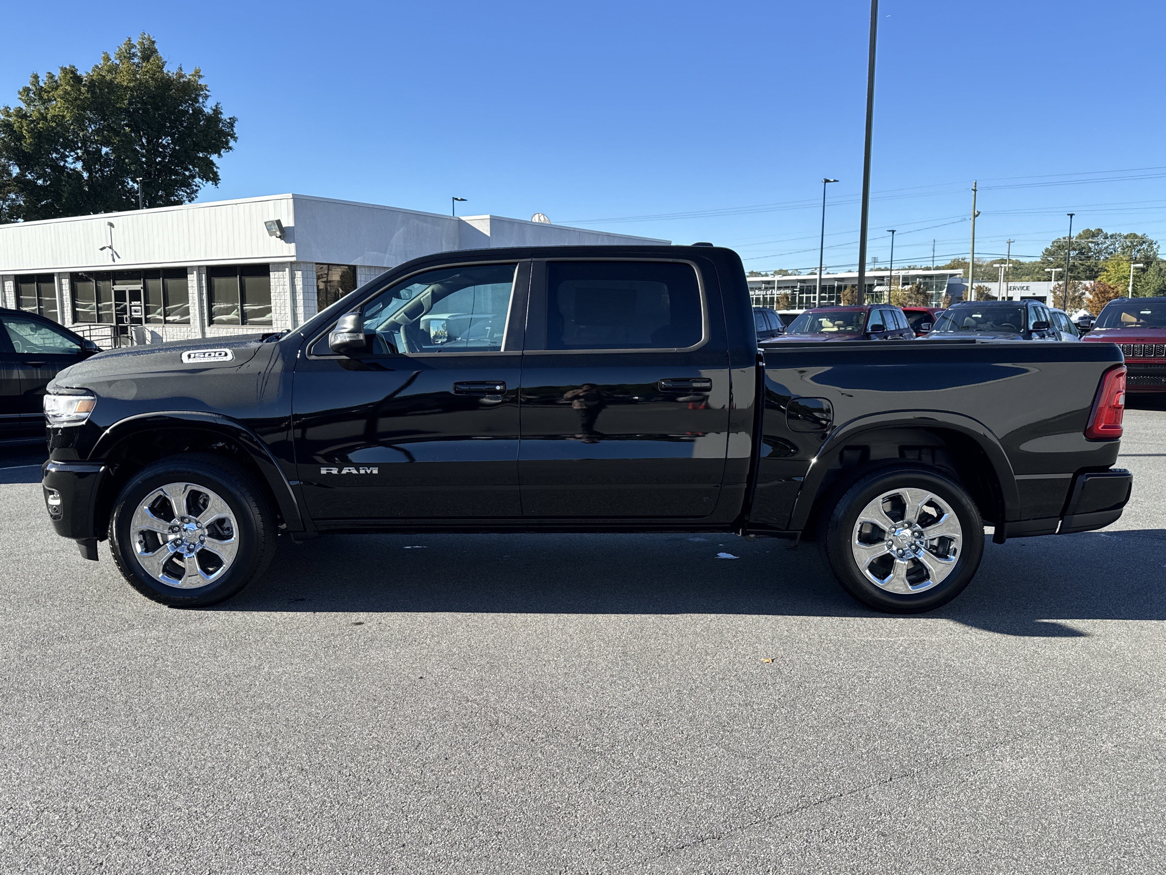 New 2026 Diamond Black Crystal Pearl-Coat Exterior Paint RAM Big Horn/Lone Star image 4