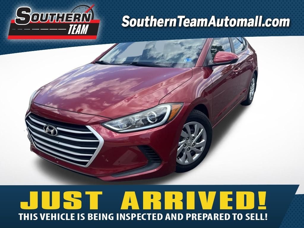 Used 2017 Red Hyundai SE image 1