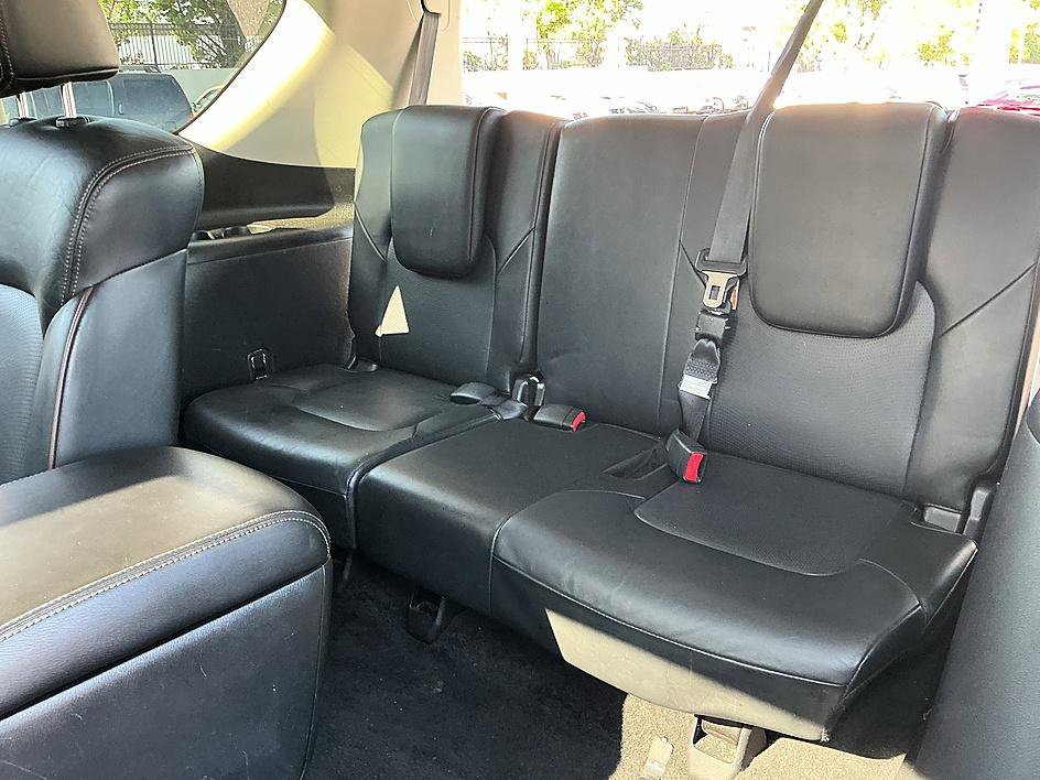 Used 2019 Super Black Nissan SL image 26
