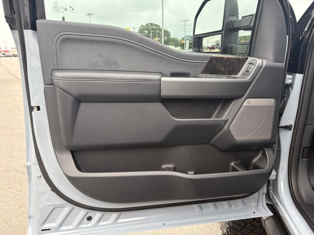 New 2026 Glacier Gray Metallic Tri-Coat Ford F-250® Lariat® image 13
