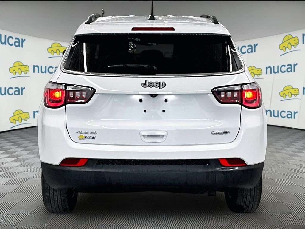 Used 2022 Bright White Clearcoat Jeep Latitude image 5