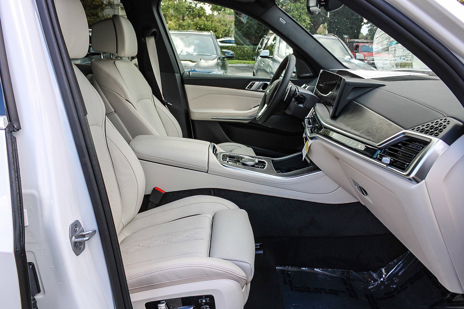 New 2026 Mineral White Metallic BMW xDrive40i image 13